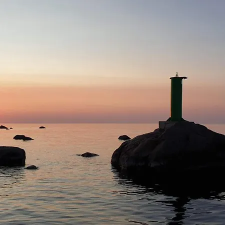 Prangli Sadama Majutus 3*