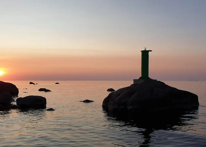 Prangli Sadama Majutus 3*